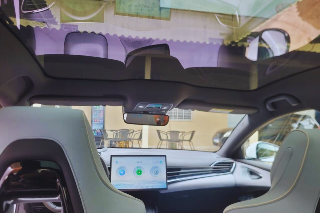 O BYD Seal é muito mais do que um simples carro elétrico — ele é uma combinação de tecnologia de ponta, design sofisticado e sustentabilidade. Com uma autonomia impressionante, carregamento rápido, e uma série de recursos inteligentes, ele está preparado para liderar a próxima geração de veículos elétricos no Brasil. Se você está procurando um carro que ofereça performance, eficiência e um baixo impacto ambiental, o BYD Seal é uma escolha que definitivamente vale a pena considerar.